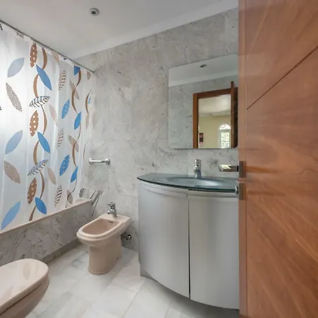 Downtown Seaview Apartment *